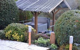 Ty Bach, 1 Bedroom Home With Hot Tub And Views